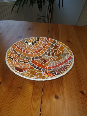 Schale komplett mit Mosaiksteinen veriert